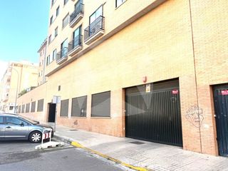 Lloguer Aparcament cotxe  Calle alcantara. Plaza de garaje en alquiler en planta semisotano en maría auxili