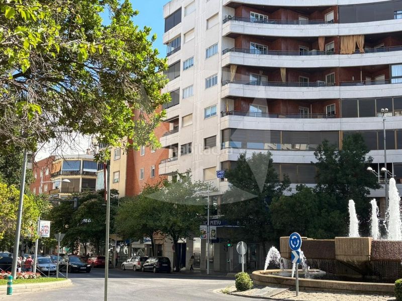Foto b3177c17-8227-4f76-822e-75a2538642bc. Pis amb aparcament a Pardaleras Badajoz