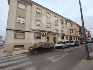 Rent Flat  Calle araucaria de la. Piso de 2 dormitorios con plaza de garaje !!!! zona barriada de