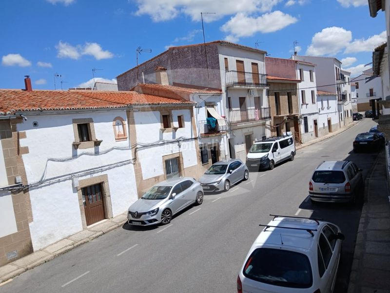 Foto bbbb4a49-3bc1-450c-8ff2-202cac8fc8b0. Casa amb aparcament a Malpartida de Cáceres