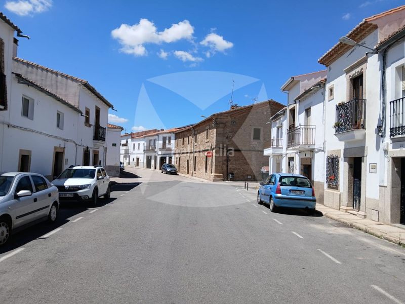 Foto becb30bd-7cff-4b5b-b424-3210f45df441. Casa amb aparcament a Malpartida de Cáceres