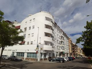 Lloguer Pis  Calle arturo barea. Apartamento amueblado con garaje y piscina comunitaria. zona hue