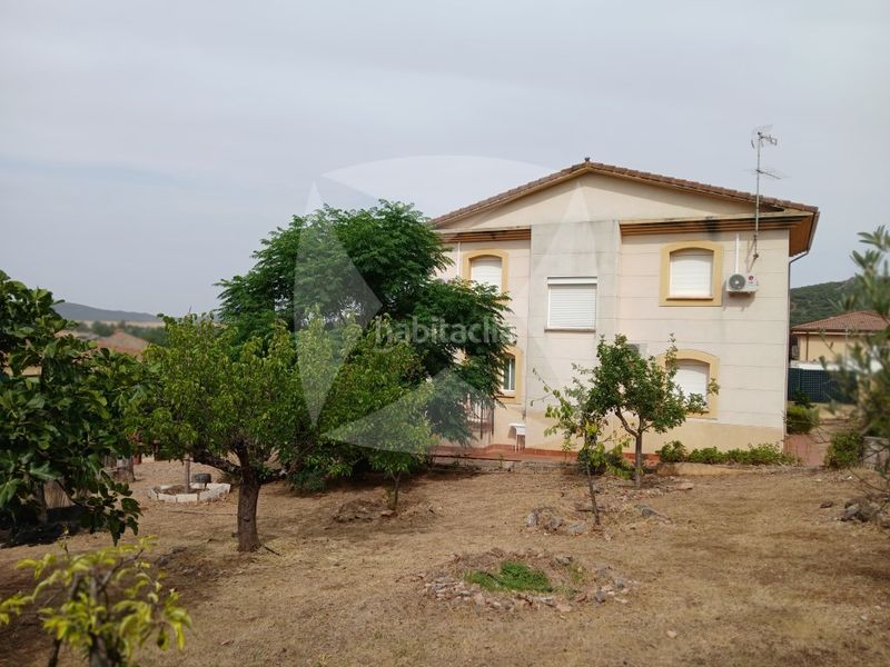 Foto ad843a50-d3a2-4896-b010-91c6a4924942. Xalet amb aparcament a Ceres Golf Cáceres