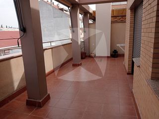 Dachwohnung  Carretera sevilla. Atico de dos dormitorios con terraza de 25 m2 , zona crt de sevi