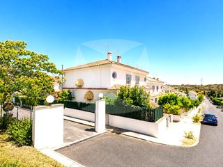 Reihenhaus  Calle pantano del zujar. Chalet adosado en venta con piscina en las vaguadas
