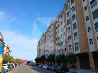Location Appartement  Calle esteban sánchez. Apartamento amueblado con plaza de garaje. zona ronda norte