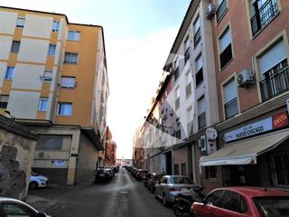 Miete Etagenwohnung  Calle torres naharro. Piso de 1 dormitorio amueblado. zona san fernando