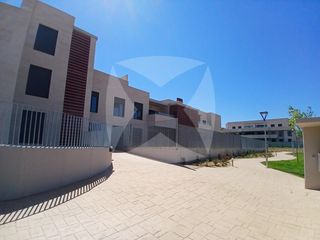 Lloguer Pis  Avenida juan pablo ii. Espectacular ático de 2 dormitorios con 3 terrazas, garaje y tra
