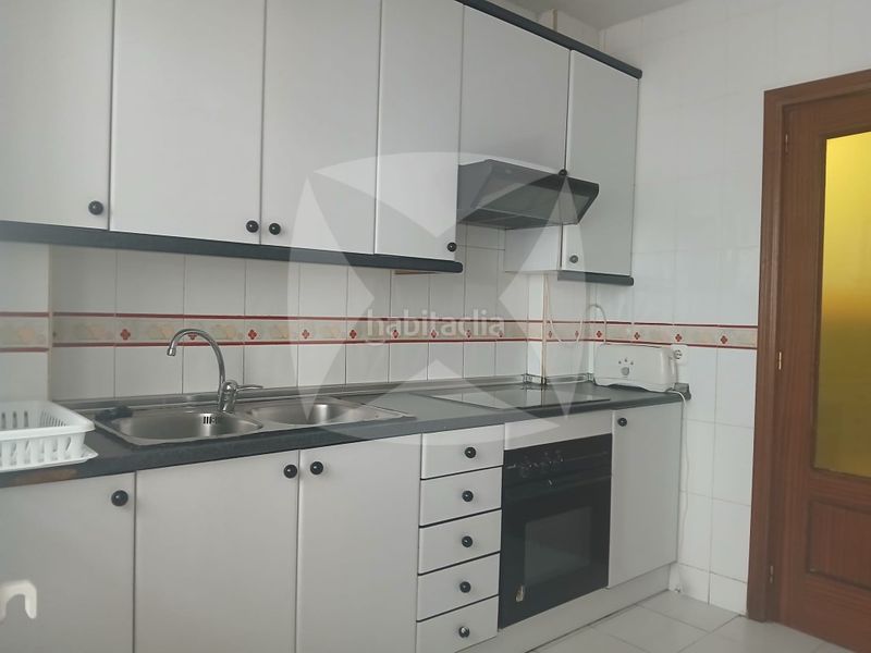 Foto 100f730e-d7ca-4c54-acfa-82c3ed9413b0. Alquiler piso  en alquiler cerca de la zona de colon para estudiantes en Cáceres