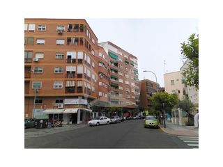 Pis  Avenida santa marina. Piso en venta en avda. santa marina