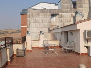 Lloguer Àtic a Centro. Piso en alquiler, zona colón, 5 dormitorios, terraza ático de 15