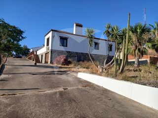 Xalet  Urbanizacion atalaya. Chalet independiente con piscina sobre parcela de 5.000m2