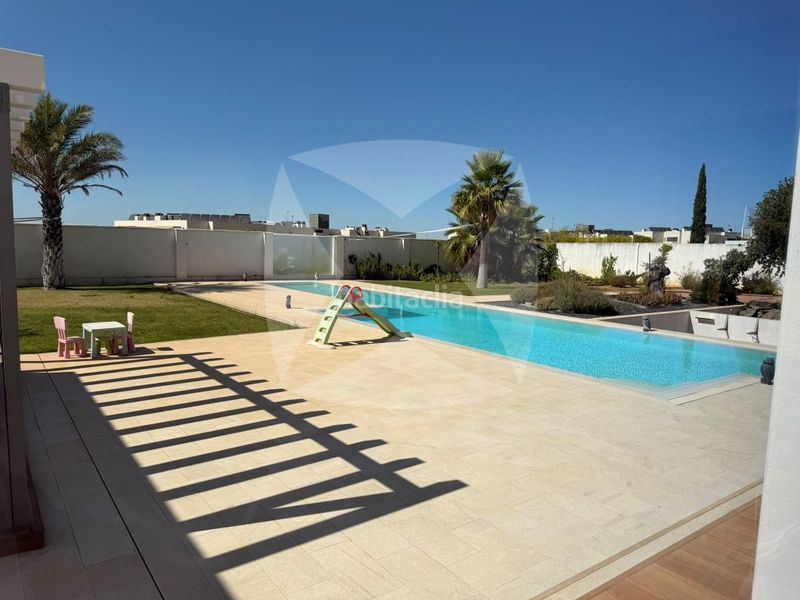 Foto fe48cfd9-1887-4068-9c7f-dcf53cff0036. Casa amb aparcament piscina a Las Vaguadas Badajoz