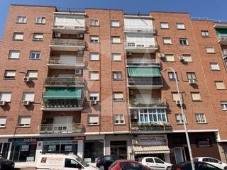 Pis  Calle francisco lujan. Piso centrico en venta