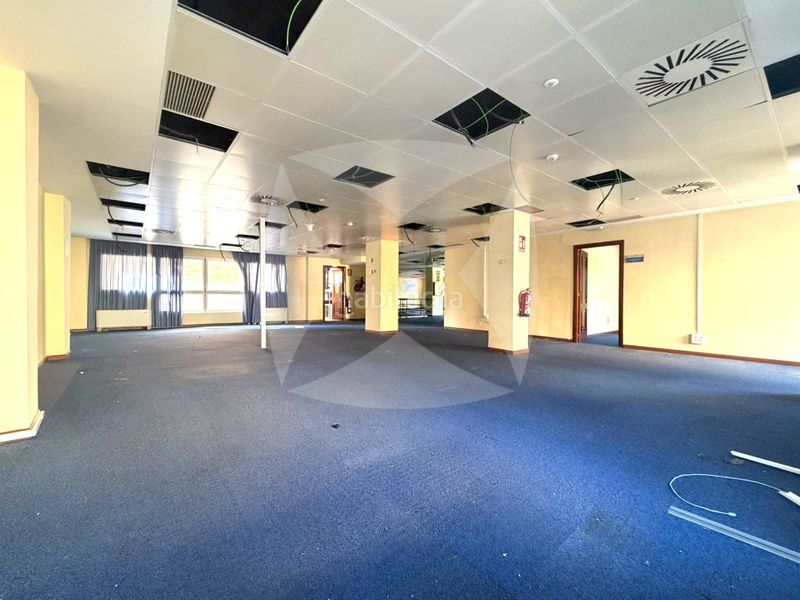 Foto 647d290a-36fc-4cb6-a173-158468d1576f. Alquiler local comercial  oficina de 1750m2 en plaza de portugal en Badajoz