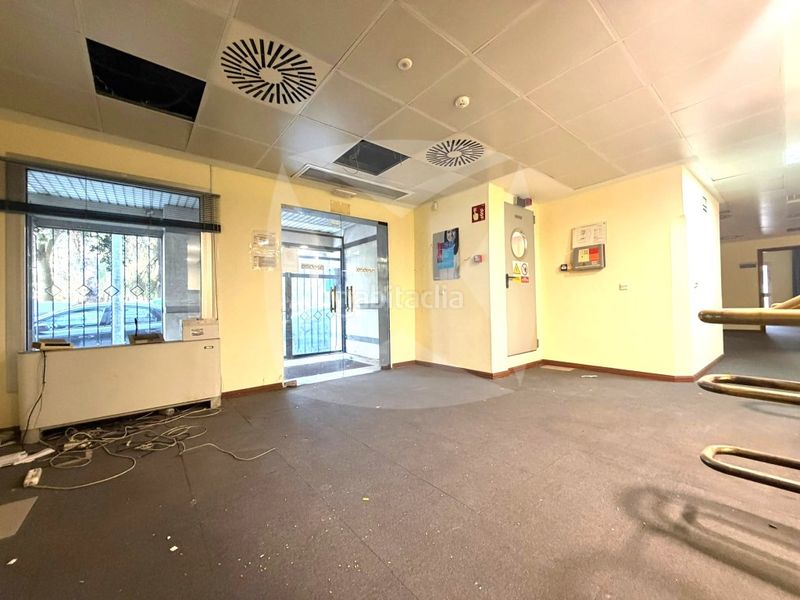 Foto 8b7d3e5b-a504-45ca-bd7b-bd7d9833226a. Alquiler local comercial  oficina de 1750m2 en plaza de portugal en Badajoz