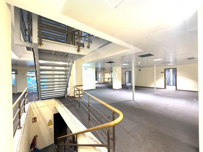 Foto a20f7afc-e7eb-429c-a198-d250133078ae. Alquiler local comercial  oficina de 1750m2 en plaza de portugal en Badajoz