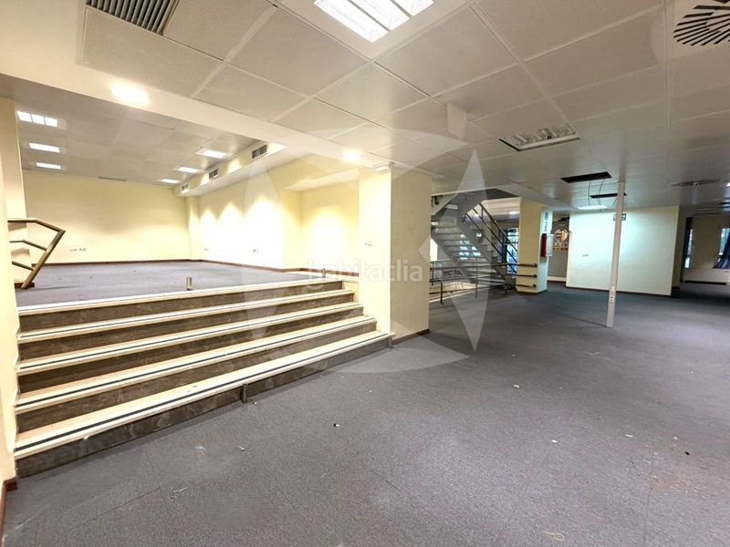 Foto b1905a6e-8602-4684-bd94-11e2ef78e24b. Alquiler local comercial  oficina de 1750m2 en plaza de portugal en Badajoz