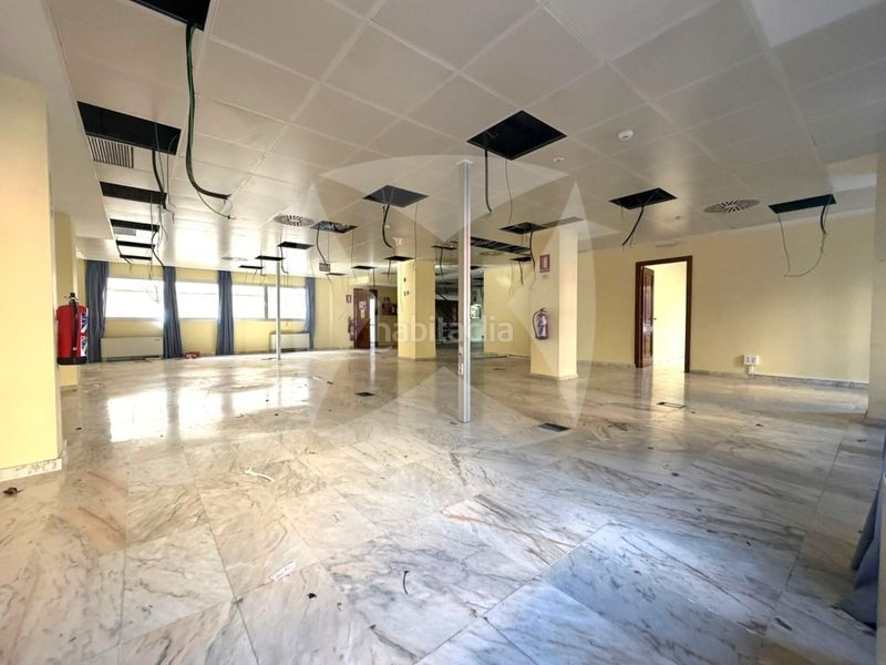 Foto bc106559-4616-4bf5-9a01-07d7b851ca67. Alquiler local comercial  oficina de 1750m2 en plaza de portugal en Badajoz
