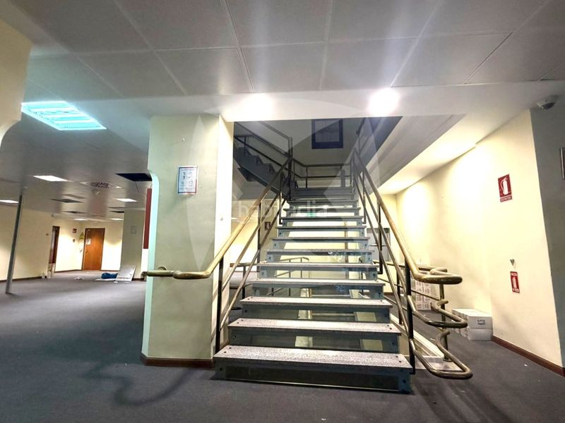 Foto c6e4031a-070f-452c-9f26-85dcd7ed9cd1. Alquiler local comercial  oficina de 1750m2 en plaza de portugal en Badajoz