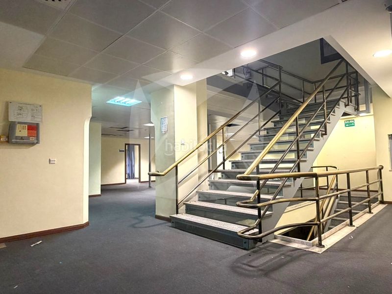 Foto f677d2f3-67ff-49aa-9d6c-e0a4b9b66fa3. Alquiler local comercial  oficina de 1750m2 en plaza de portugal en Badajoz