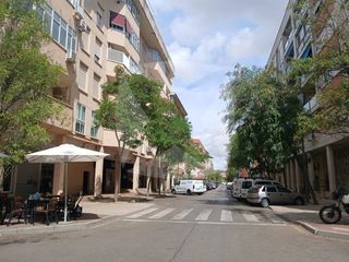 Lloguer Local Comercial  Calle oaxaca. Local comercial en venta y alquiler situado en la zona de nuevo
