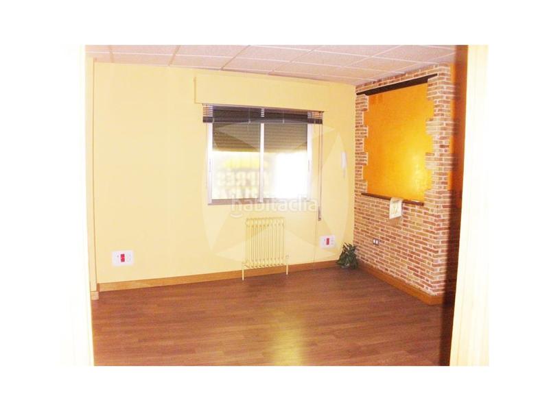 Foto 7dfdea64-b4ca-4e38-858c-9dba4293b998. Alquiler oficina  en venta o alquiler de unos 100 m2 en Cáceres