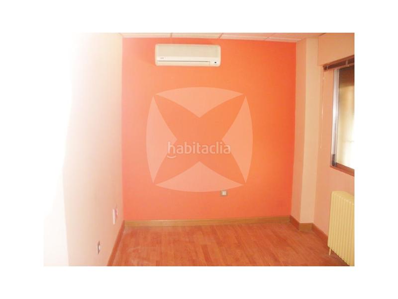 Foto ccd2d253-935c-43eb-893d-a80ef23bab55. Alquiler oficina  en venta o alquiler de unos 100 m2 en Cáceres