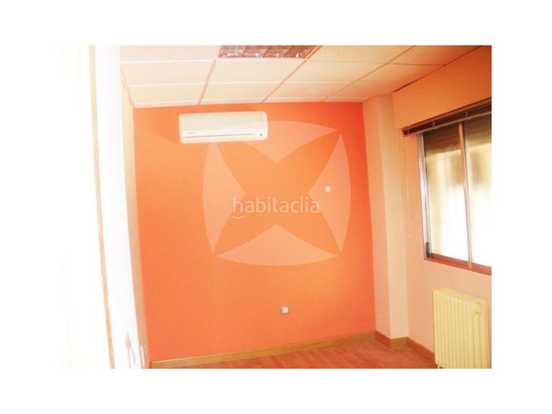 Foto 3dec6a89-aa1f-4eb4-80be-3094267643a6. Rent office space with heating in Centro Cáceres