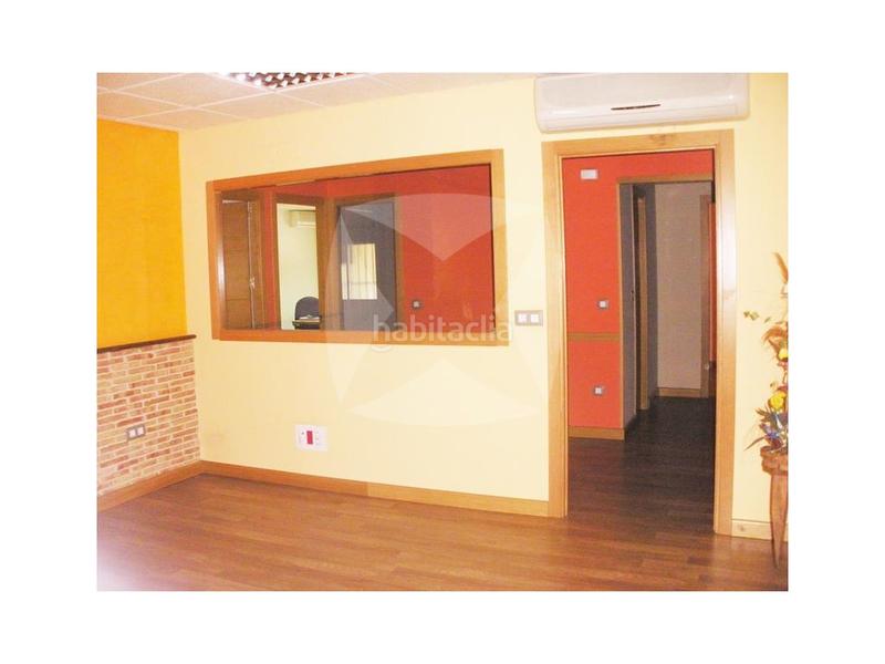 Foto 7426d0f6-94ad-4f47-9a9a-a72a7ea248f7. Rent office space with heating in Centro Cáceres