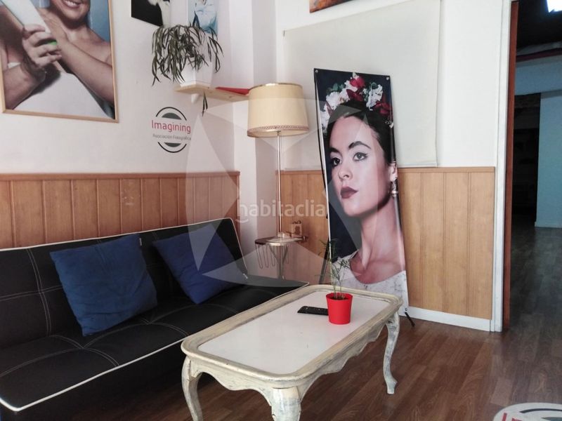 Foto d8f04a74-d04f-41cd-83bb-44a49d70c1b3. Local comercial a Centro Cáceres