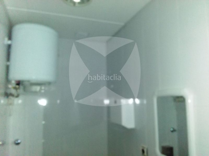 Foto 51961003-4429-4f46-a979-7eec1ad2370a. Oficina  en venta con despachos y plaza de garaje opcional. zona valdepasillas en Badajoz