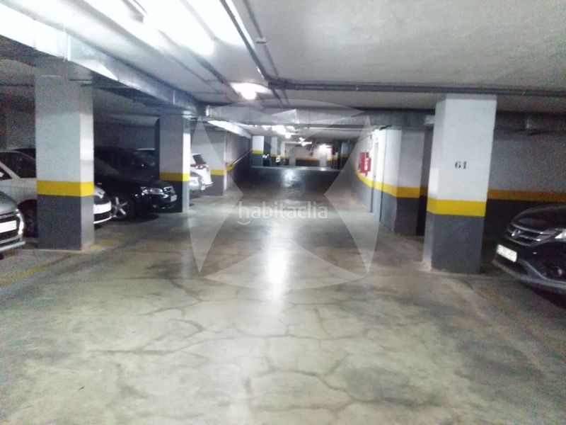 Foto c23a2863-633a-4e8a-af66-e563297f2279. Oficina  en venta con despachos y plaza de garaje opcional. zona valdepasillas en Badajoz
