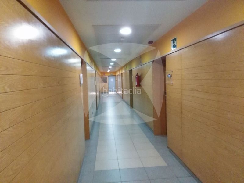 Foto e9dcde05-878a-42ff-b6a7-9257442efd47. Oficina  en venta con despachos y plaza de garaje opcional. zona valdepasillas en Badajoz
