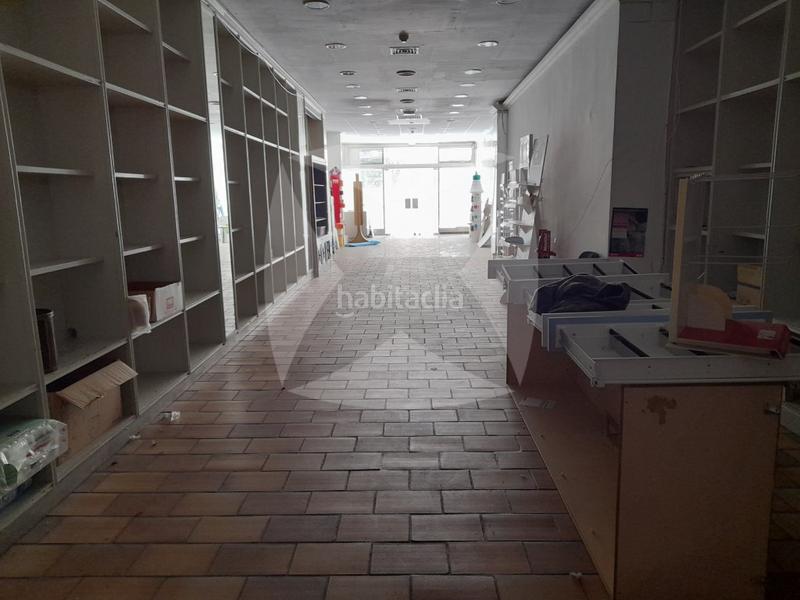 Foto b3666400-8d76-44bc-b592-ba8ea4b51695. Alquiler local comercial local en pleno centro en Badajoz