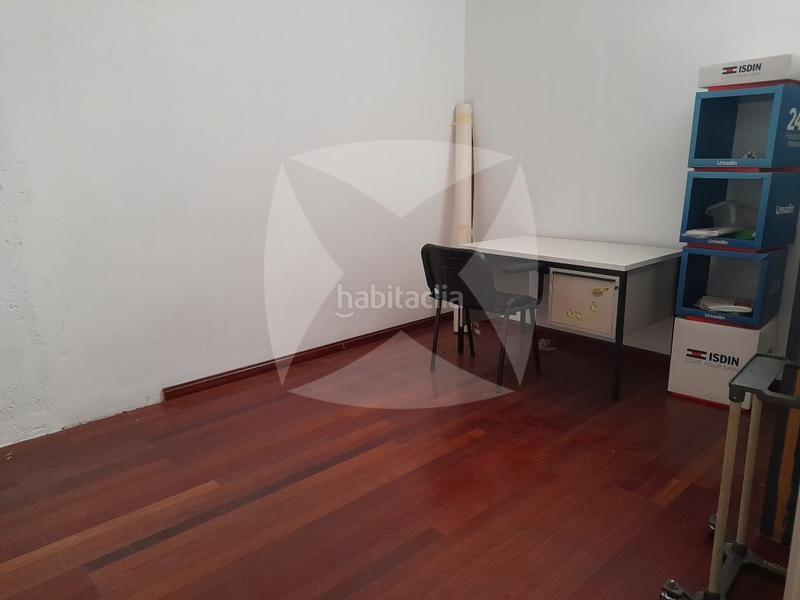 Foto bf4e90db-0209-411f-a96f-22996ed9b1a5. Alquiler local comercial local en pleno centro en Badajoz