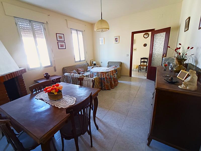 Foto 93ff2b25-5812-4a2e-9fa4-ee8c521bbdf0. Casa adossada a Valdetorres