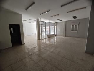 Lloguer Local Comercial a Centro. Oportunidad única de alquiler en el corazón de mérida!