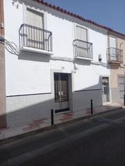 Casa a Calamonte. Casa amplia con gran patio en pleno centro de la localidad.