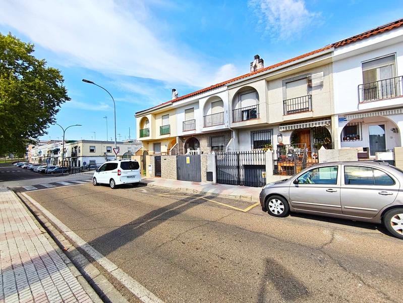 Foto 74e8e06e-136d-4f4f-a202-4a027d0db763. Casa adossada amb aparcament a Norte Mérida