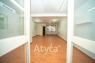 Local Comercial a Calle del alcalde de la cruz ceballos 16. ¡oportunidad! local en venta en ciudad jardín – calle alcalde de