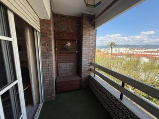 Rent Flat in Avenida de la república argentina 14. Vive la luz, el espacio y la comodidad en una ubicación inmejora