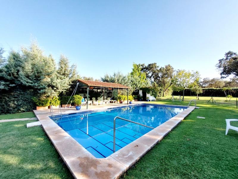 Foto 4738ddf1-f497-4316-b49e-5906d600a2b5. Chalet exclusivo chalet de diseño en Carretera de Sevilla - Los Montitos Badajoz