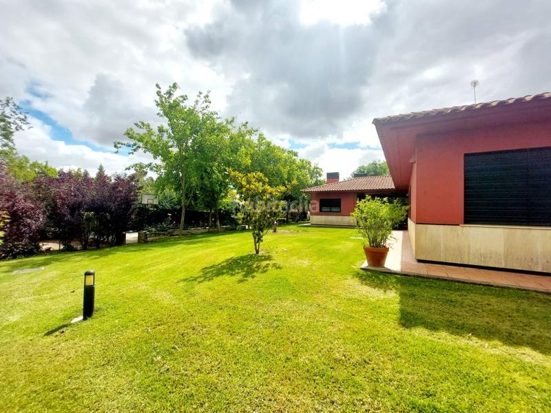 Foto 54923dbf-8ec8-4ea0-b344-245a0e993680. Chalet exclusivo chalet de diseño en Carretera de Sevilla - Los Montitos Badajoz