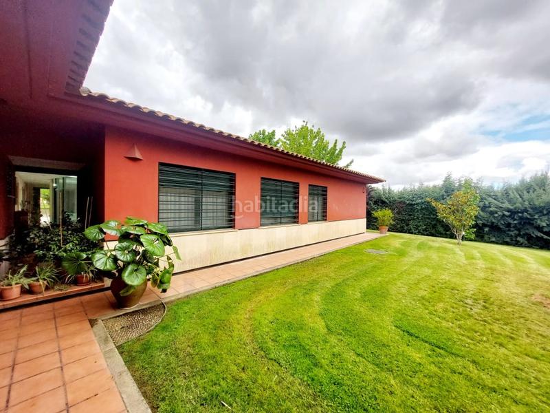 Foto ef260cf2-9006-49d2-98f4-c78a14a229a1. Chalet exclusivo chalet de diseño en Carretera de Sevilla - Los Montitos Badajoz