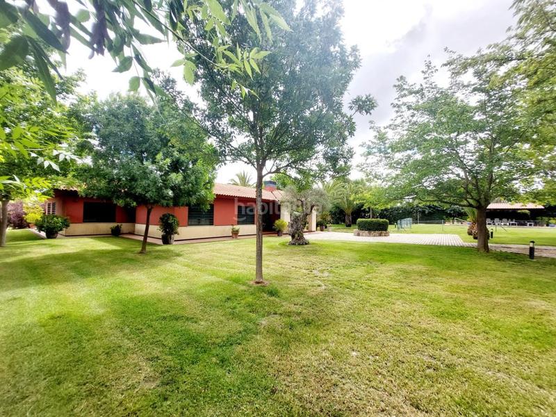 Foto f080a63a-0b47-4c4c-a015-a53b2133b611. Chalet exclusivo chalet de diseño en Carretera de Sevilla - Los Montitos Badajoz