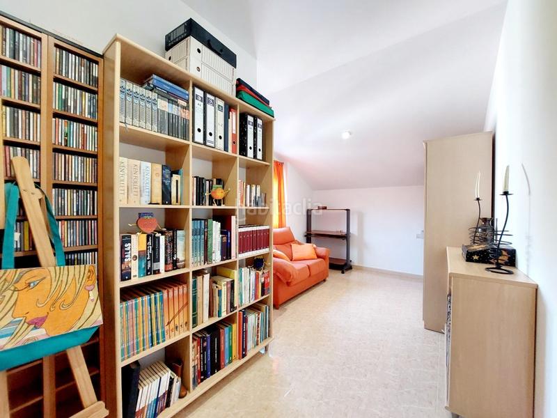 Foto 0766706c-ad39-4984-a252-7875574ba1f8. Casa adossada amb aparcament a Avenida Elvas Badajoz