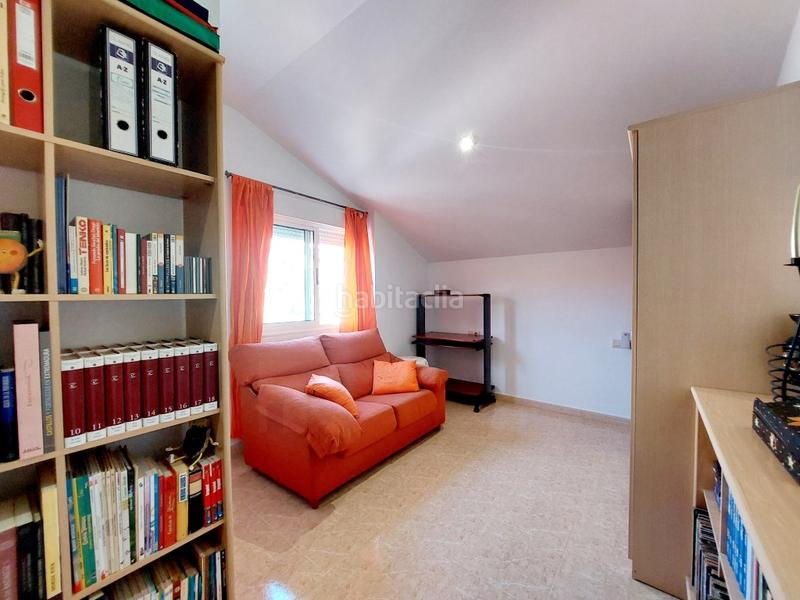 Foto 4d3123a4-4a0a-409d-9ed3-627814b4bf5b. Casa adossada amb aparcament a Avenida Elvas Badajoz