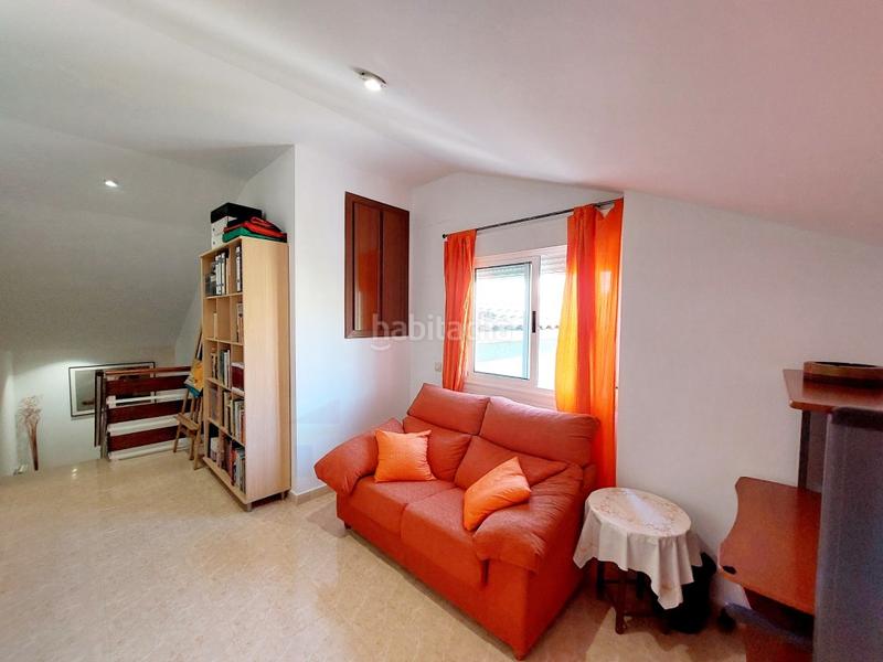 Foto 619321f9-487f-4454-8123-ce06123c808c. Casa adossada amb aparcament a Avenida Elvas Badajoz