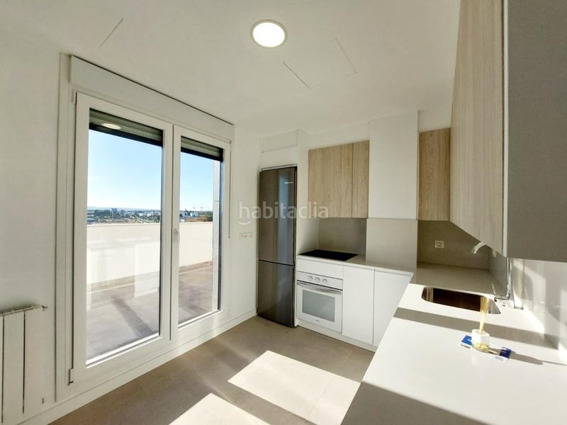 Foto 55b0f3ed-f5b8-41c9-b1bc-67f80c34f157. Rent duplex with parking in Avenida Elvas Badajoz